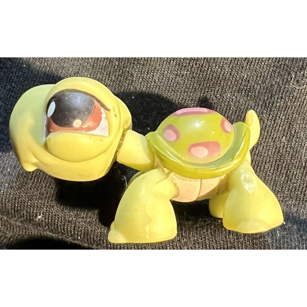 Hasbro Littlest Pet Shop‎ Turtle Figure Yellow with Pink Spots